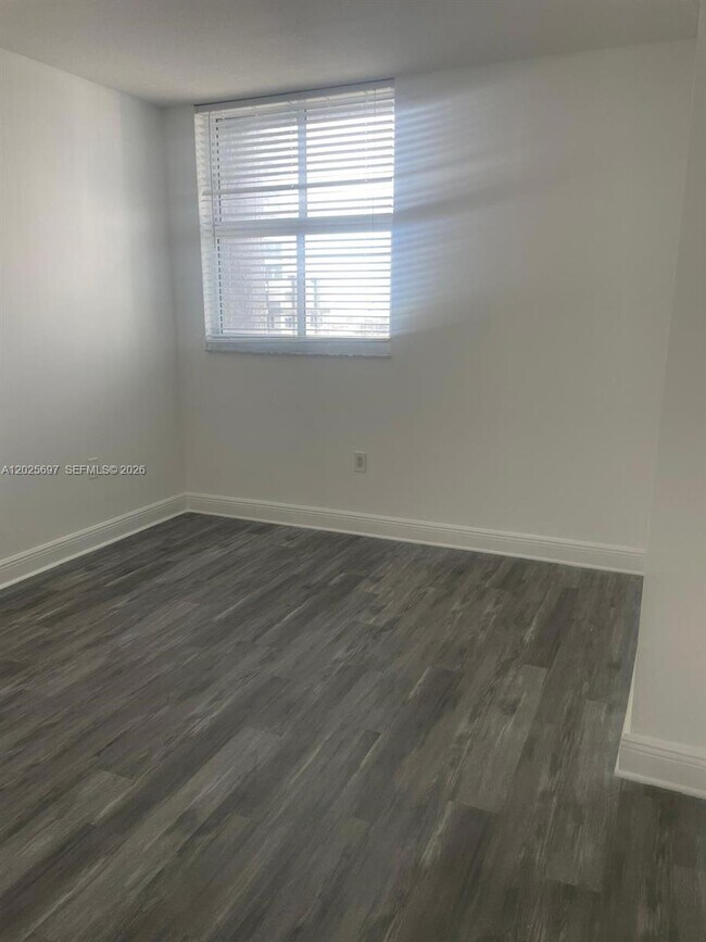 Building Photo - 1250 S Miami Ave