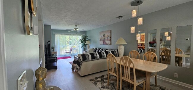 Building Photo - Beautiful 2 Bed / 2 Bath Furnished Condo A...