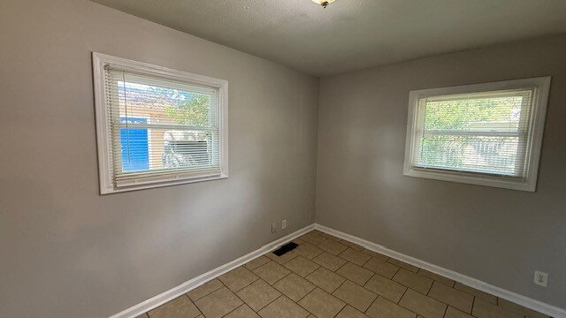 Building Photo - WEST - EAGLEDALE 3 BEDROOM RANCH AVAILABLE NOW!