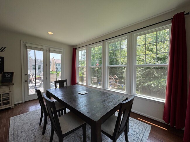 Building Photo - Amazing 6 Bed 5 Bath Single Family Home Wi...