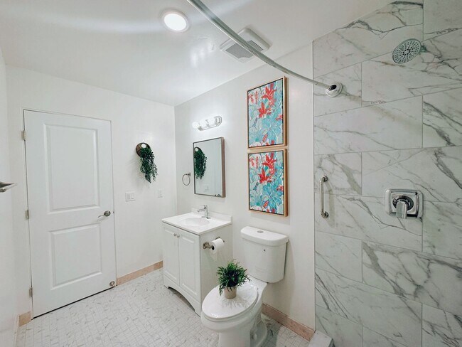 Building Photo - Newly Refurbished 3 Bed / 2 Bath Duplex on Fire Mountain