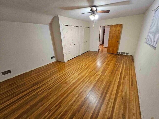 Building Photo - 452 S Yarrow St