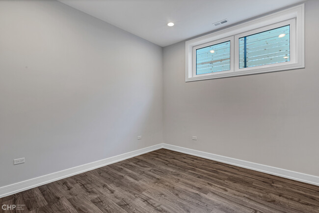 Building Photo - 1328 W Hubbard St