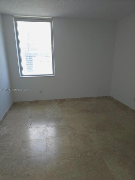 Building Photo - 1060 Brickell Ave