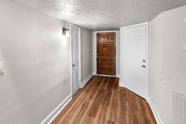 Building Photo - 14910 Grassington Dr