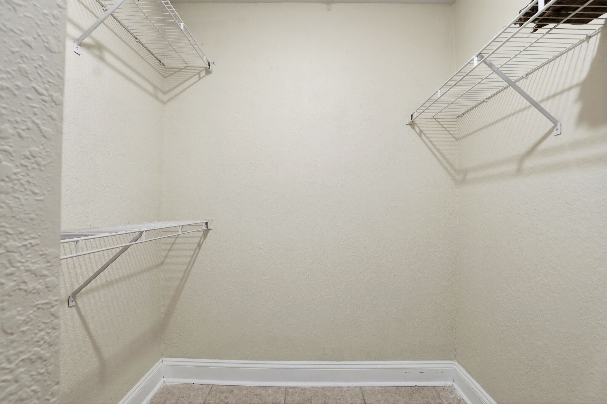 Building Photo - 13839 Fairway Island Dr