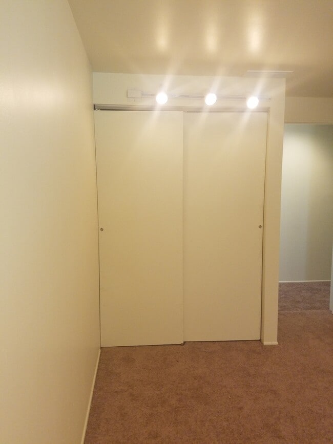 Building Photo - Single Family Home within walking distance to Quinnipiac