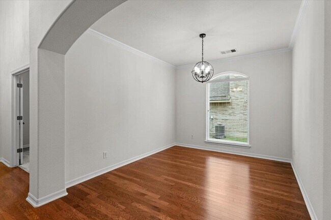 Building Photo - 2304 Village View Loop