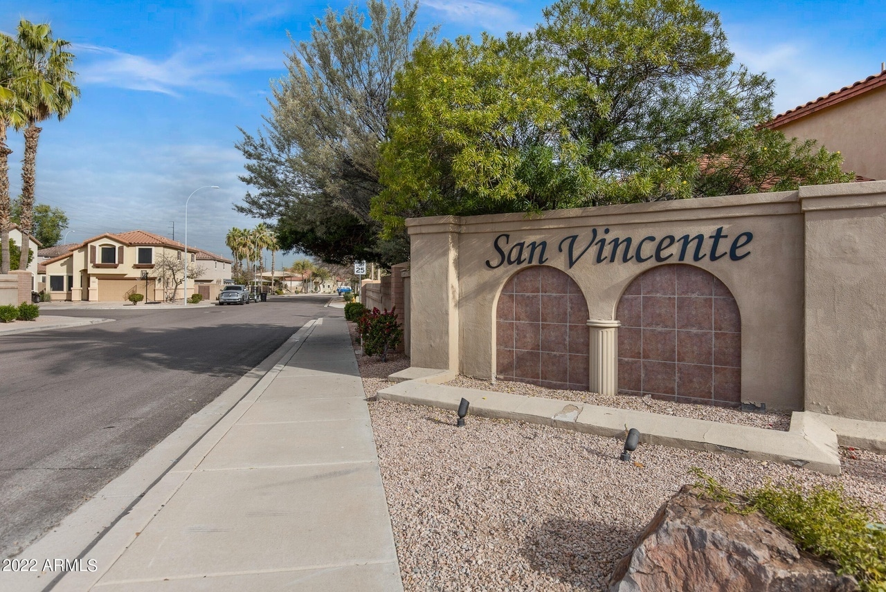 Building Photo - 664 E Mariposa Pl