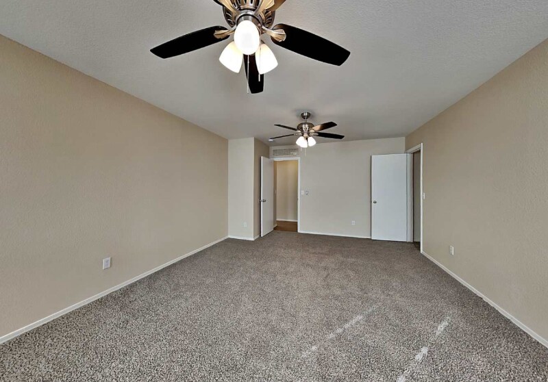 Building Photo - 206 E Valley View Dr