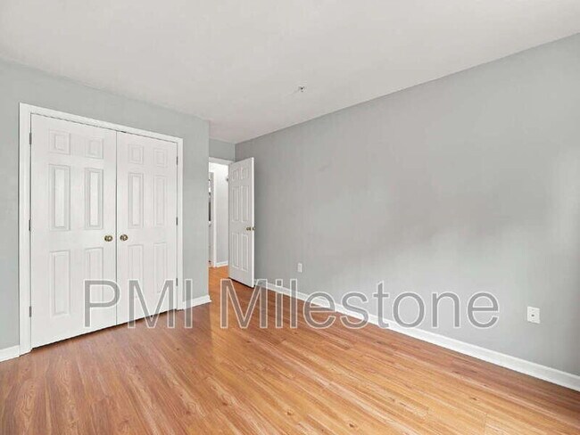 Building Photo - 2132 Bristol Dr