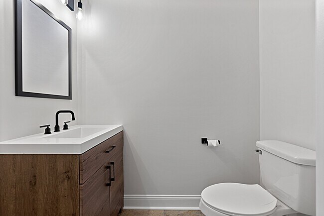 Building Photo - 409 Maiden Ln