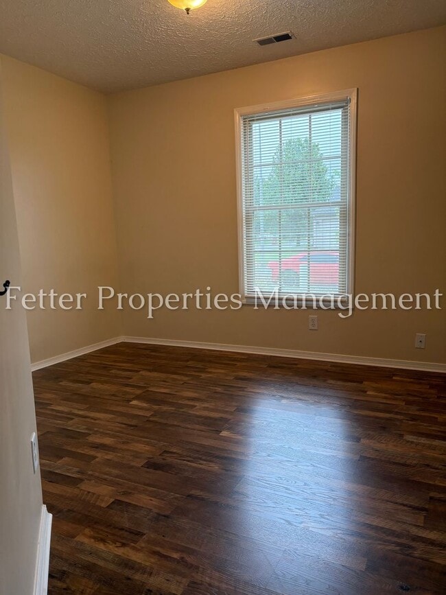 Building Photo - Everything You Need, Right Where You Want It!