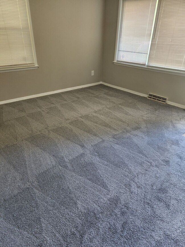 Building Photo - Spacious 3bedroom House  ($500.00 off firs...
