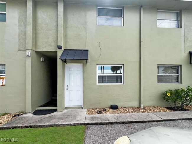Building Photo - 1852 Golf View Ave