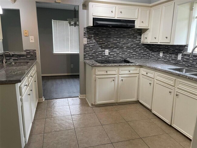 Building Photo - 3122 Cherry Creek Dr