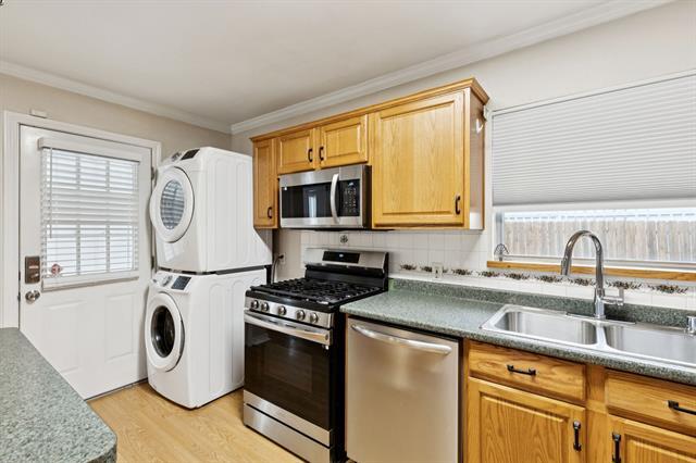 Building Photo - 416 N Oak St