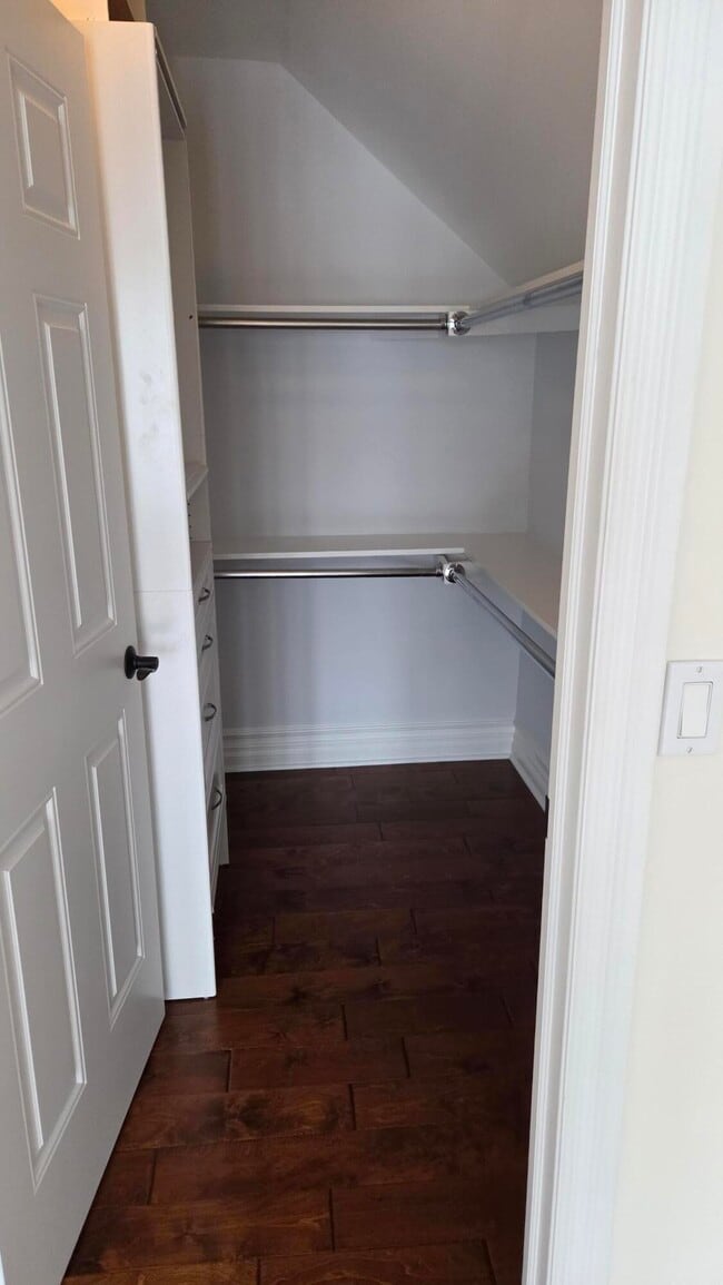 Building Photo - 934 W Huron St