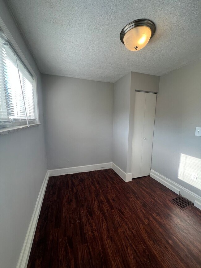 Building Photo - 278 Hosack St