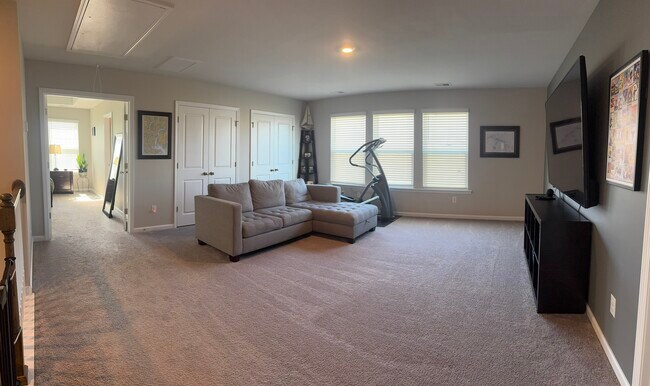 Building Photo - 135 Airy Dr
