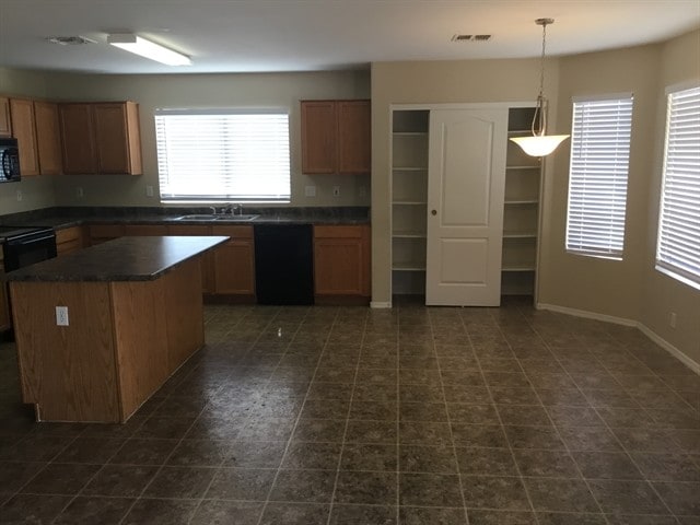 Building Photo - 8644 W Kathleen Rd