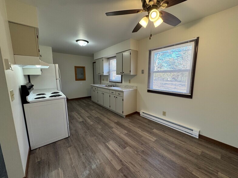 Building Photo - 3017 Pine Lodge Rd