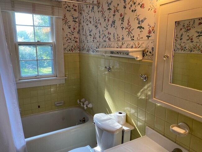 Bathroom 1st floor - 1343 6th St S