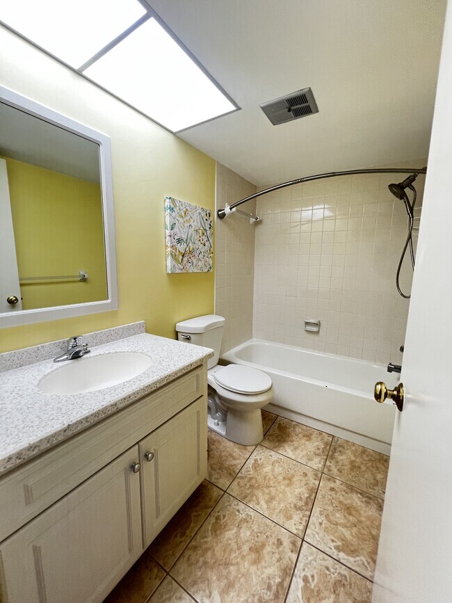 Building Photo - 3813 SE 11th Pl