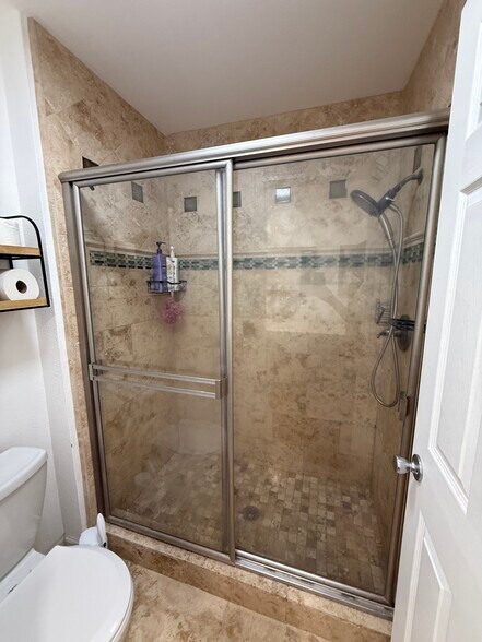 Building Photo - 1868 Cherokee Dr