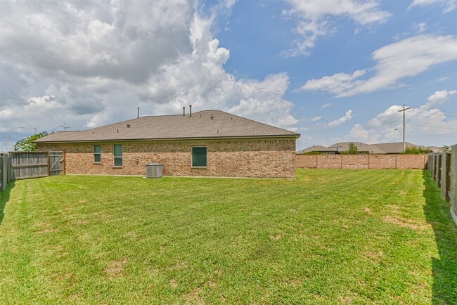 Building Photo - 12617 White Cove Dr