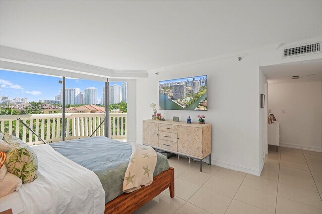 Building Photo - 1000 W Island Blvd