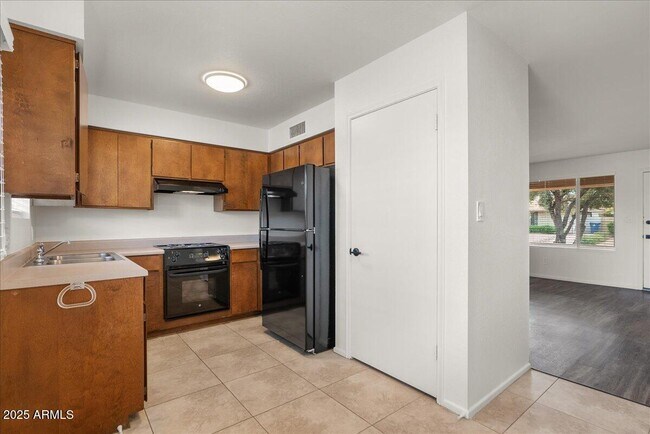 Building Photo - 6438 E Butte St