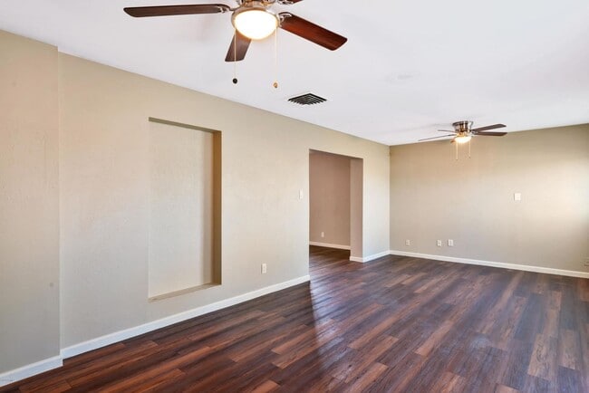 Building Photo - Remodeled property with lots of space and ...