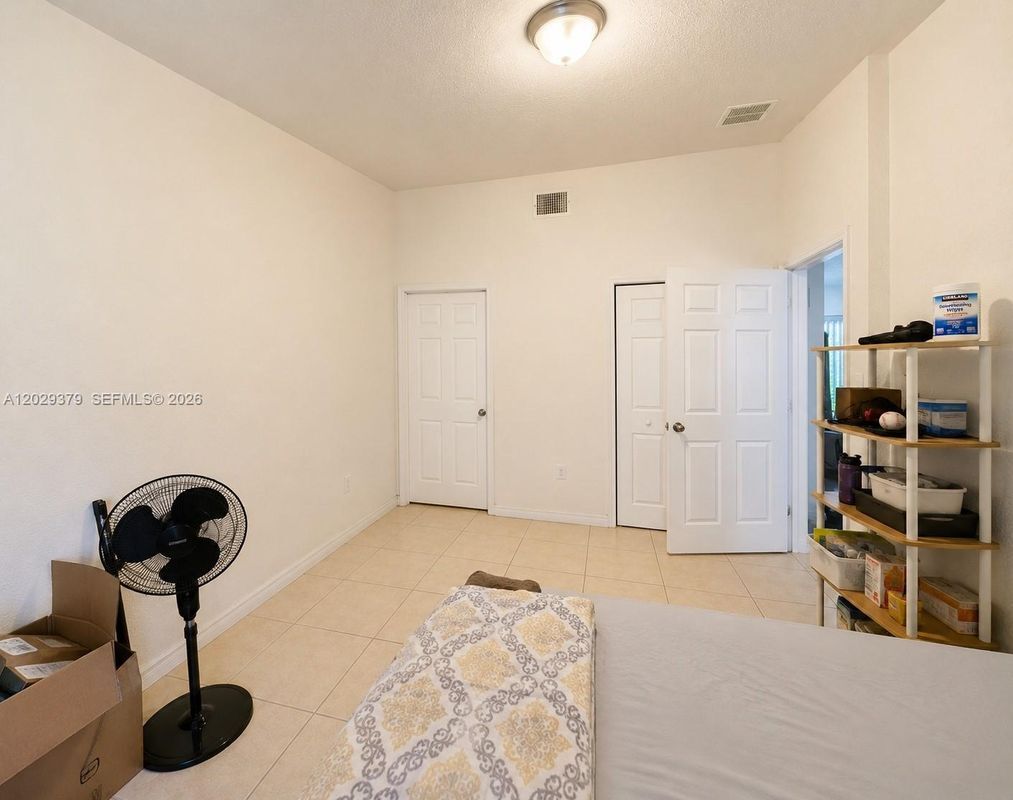Building Photo - 3856 SW 48th Ave