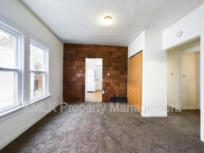 Building Photo - 539 Gage St