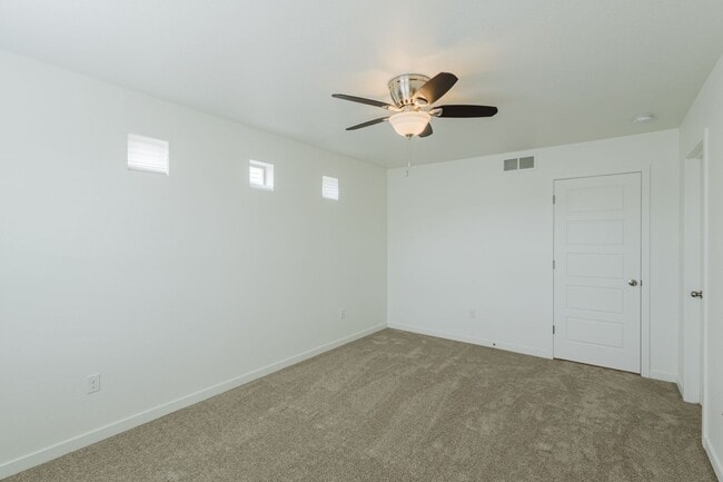 Building Photo - 2656 Champagne Ave