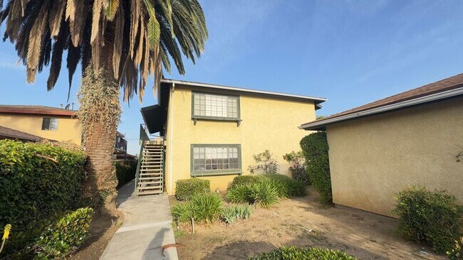 Building Photo - 539 N Alameda Ave