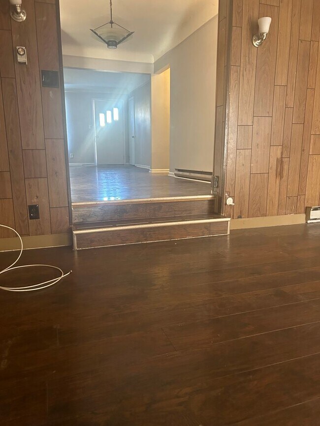 Building Photo - 3 bedroom, 3 bath single family home in So...