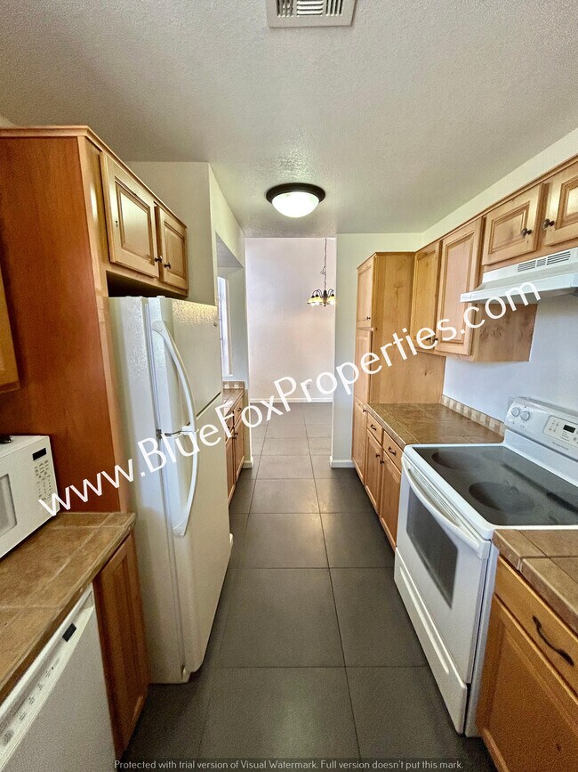 Building Photo - 6490 N Tierra De Las Catalinas