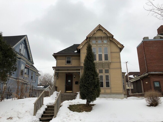 Building Photo - Studio Apartment Loft in historic Whittier neighborhood!