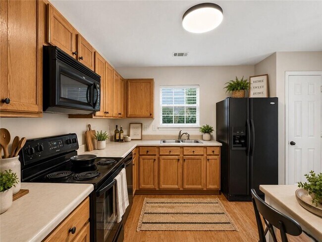 Building Photo - 2820 Mayfair Dr