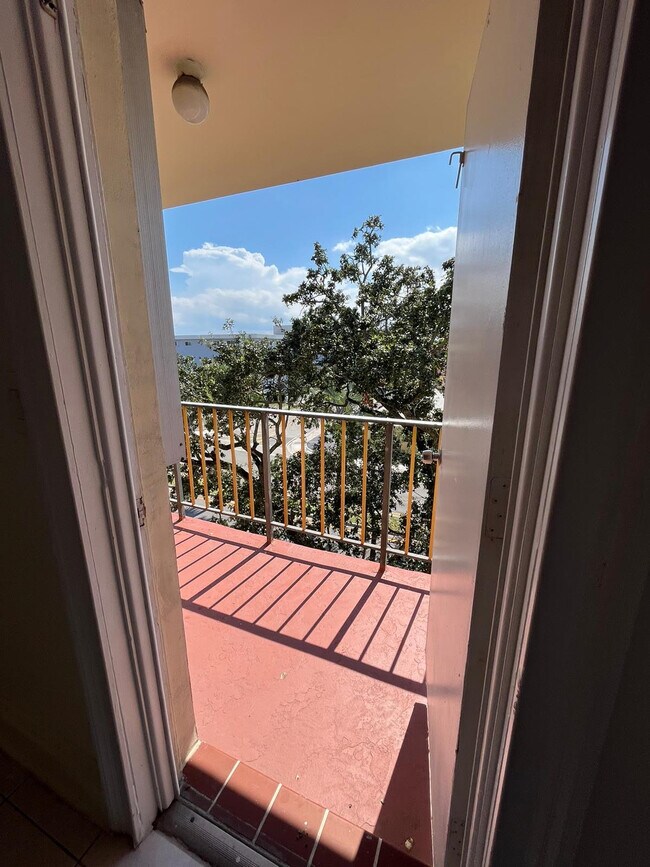 Building Photo - 1747 Rodman St