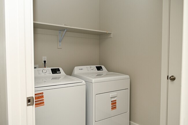 Building Photo - 2254 1180 W