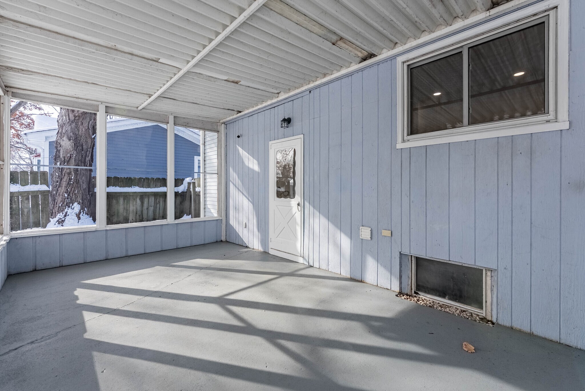 Building Photo - 125 S Main St