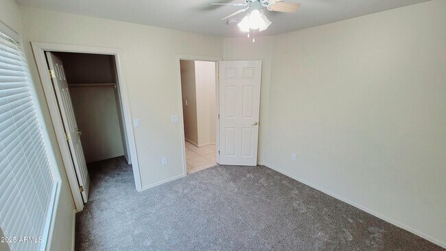 Building Photo - 11253 W Davis Ln