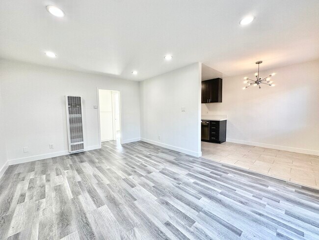 Building Photo - 1508 S Orange Dr