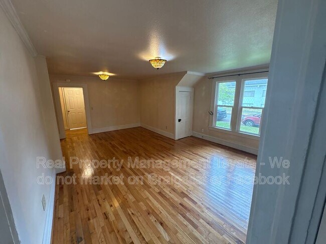 Building Photo - 1405 Halleck St
