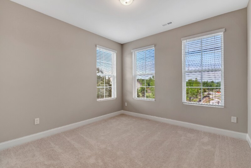 Building Photo - 600 Mkt Grv Dr