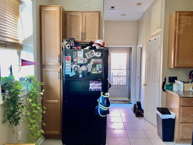 Building Photo - 1627 W Porter St