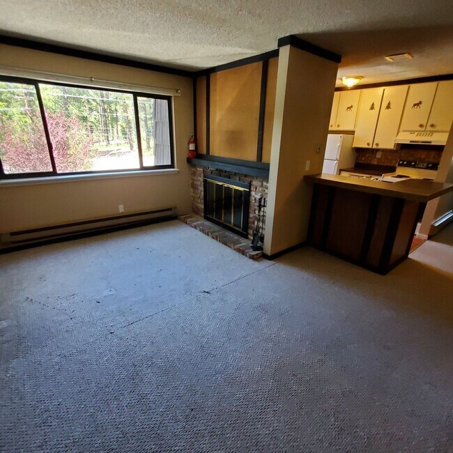 Building Photo - New Listing! LONG TERM: Great Amenities! Spacious Interior! Private Beach!